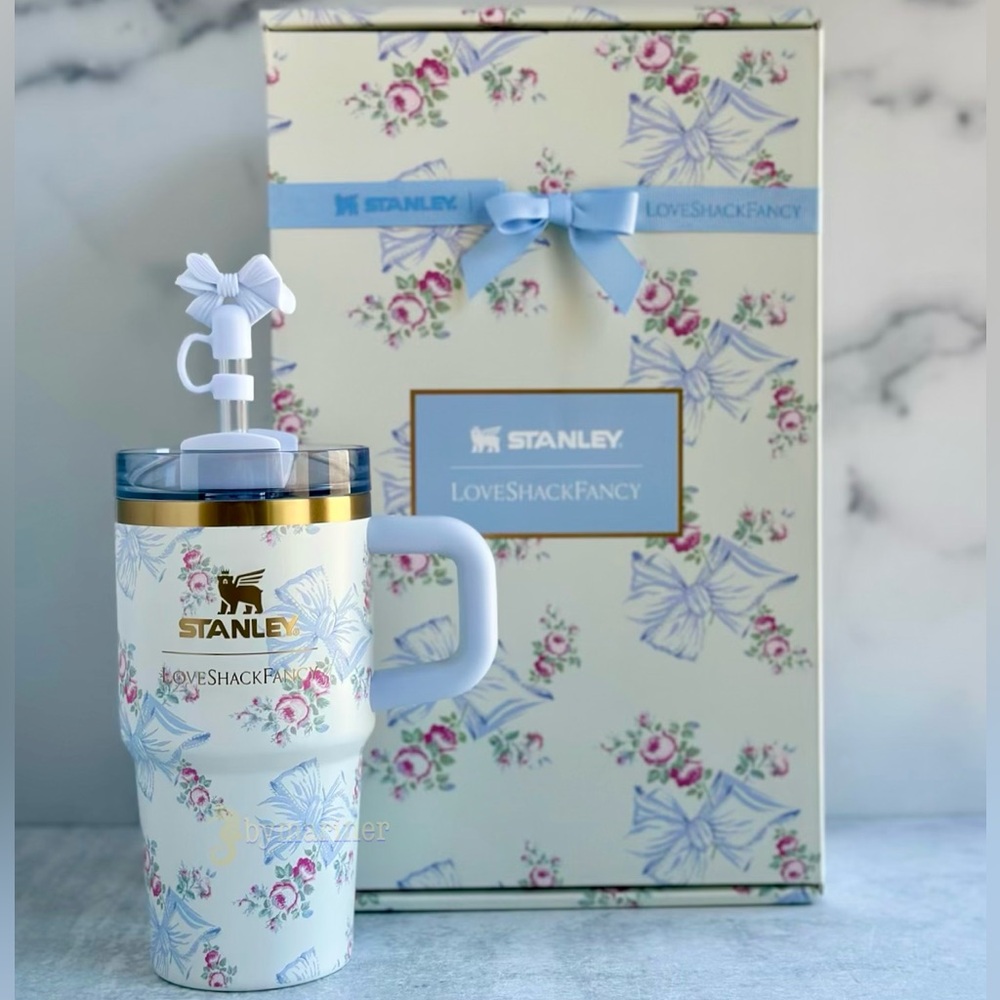 Stanley Loveshackfancy Rosa Beaux Blue The Quencher H2.0 Flowstate Tumbler 20 oz